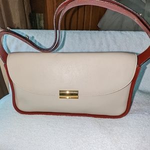 Fiori leather shoulder bag made in Dominican Republic.